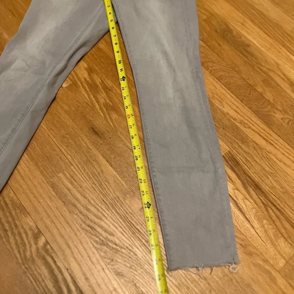 Ladies Size 26/2 LOFT Gray Super Skinny Jeans with Raw Hem LOFT GUC - Picture 4 of 6
